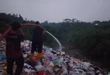 Antisipasi Kebakaran, TPA Sampah Cioray Tasikmalaya Didinginkan