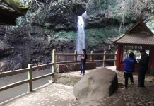 Pesona Air Terjun Bersejarah di Curug Dago