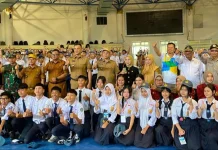 Angkatan Perdana SMAN 28 Bandung Tutup MPLS dengan Aksi Peduli Lingkungan