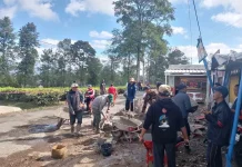 Swadaya, Warga Perbaiki Jalan Desa Giriawas