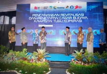Menkop Melakukan Pencanangan Revitalisasi Tugu Koperasi Tasikmalaya