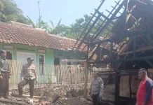 Diduga Arus Pendek Listrik, Tiga Rumah Warga di Sukaresmi Garut Ludes Terbakar