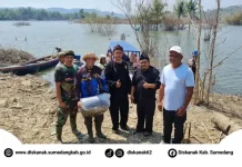 Tebar Ribuan Benih Ikan di Jatigede dan Cipanas untuk Jaga Ekosistem Perairan