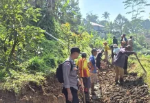 Longsor di Banjarwangi Jebol Saluran Irigasi