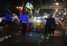 Pemotor Terluka Usai Tabrak Water Barrier Proyek Galian di Jalan Merdeka Bandung