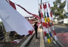 Omzet Pedagang Bendera di Lapak Menurun Dampak Online