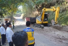 Didanai APBD Pemkab Awasi Rehabilitasi Jalan Limbangan-Selaawi