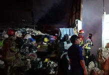 Gudang Rongsok di Cimahi Selatan Terbakar, Damkar Sigap Padamkan Api