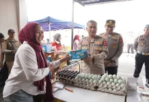 Warga Cimahi Serbu Gerakan Pangan Murah di Mapolres, Beras dan Minyak Jadi Buruan