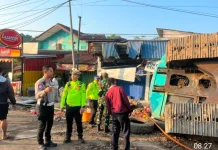 Truk Angkut Beko Tabrak Pickup, Dua Orang Tewas