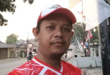 Warga Subang Pilih Beli Online, Penjual Bendera Sepi