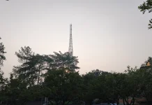 Cuaca Bandung Berawan dan Hujan Ringan Sore Hari
