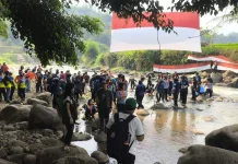 Komunitas Pecinta Alam Subang, Bentangkan Bendera Merah Putih Raksasa