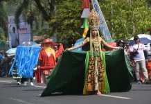Pawai Pembangunan HUT ke-81 RI Semarak, Warga Sumedang Tumpah Ruah