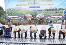 Polres Subang Dampingi Petani Ciater, Tanam Bawang Putih untuk Indonesia