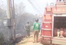Warga, Pemdes dan Babinsa Pusakajaya Subang Berhasil Padamkan Kobaran Api