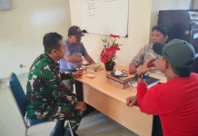 Jaga Kondusifitas Desa, Babinsa Koramil Purwadadi Sambangi Tokoh Masyarakat