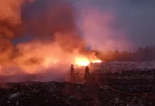 Tumpukan Sampah di TPA Cioray Tasikmalaya Terbakar