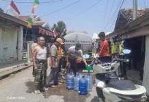 Kemarau Melanda, Warga Trungtum Patimban, Terima Bantuan Air Bersih Dari BPBD