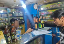 Razia Gabungan,Penjual dan Ratusan Botol Miras Diamankan