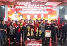 Apresiasi Juara Soekarno Cup, PDIP Jabar Serahkan Hadiah dan Bonus Rp660 Juta