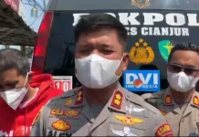Dampak Abu Vulkanik Anak Gunung Krakatau Polres Bagikan Masker