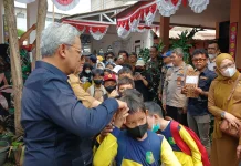 Farhan Imbau Warga Tetap Pakai Masker, PM2,5 di Bandung Masih Tidak Sehat
