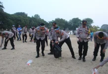 usai Nobar, Alun-alun Subang Kembali Bersih, Berkat Kapolres dan Para Bobotoh