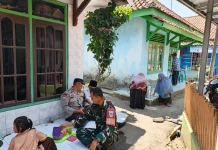 Cegah Kenakalan Remaja, Babinsa Koramil Jalancagak Gelar Komsos di Desa Tambakan