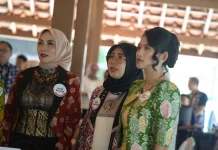 Hadir di Rakerda Dekranasda Jabar, Ny. Ega, Bangga Pamerkan Batik Subang