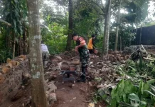 Babinsa Koramil Tanjungsiang, Jadi Motor Penggerak Karya Bakti Bangun TPT