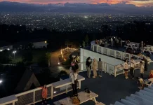 Nempoe Cafe, Menikmati Senja hingga City Light Bandung