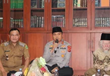 Lesehan Bareng Santri, Kapolres Subang Baru Minta Restu Kiai agar Amanah