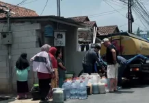 Kejari Cimahi Salurkan Bantuan Air Bersih untuk Warga Terdampak Kekeringan