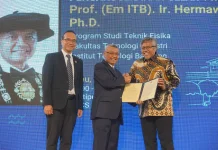 ITB Anugerahkan Gelar Profesor Emeritus ke Pakar Teknologi Kuantum