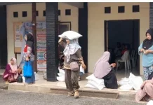 Ribuan Warga Desa Sumberjaya Ciamis Terima Bantuan Pangan