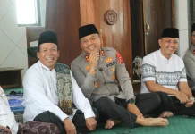 Jumat Berkah KAH, Kapolres Subang Serap Aspirasi Warga, Sambil Berbagi Sedekah