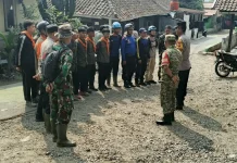 Gunung Kujang Terbakar, Danramil Cijambe Pimpin Pemadaman Total Api
