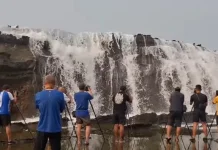 Pesona Eksotis Pantai Karang Taraje Sawarna