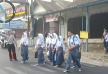 Polisi Hadir di Jalur Provinsi, ABU SAKOLA Bikin Orang Tua Tenang Antar Anak Sekolah
