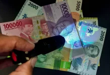 Ojol Wanita di Cimahi Edarkan Uang Palsu, Polisi Sita 71 Lembar Pecahan Rp100 Ribu