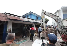 Satpol PP Bandung Tertibkan 20 Bangunan Liar di Jalan Ciumbuleuit