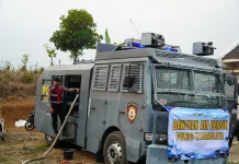 Kendaraan Taktis Water Cannon Polres Tasikmalaya Distribusikan Air Bersih