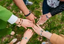 Gelang Dipakai di Tangan Kanan atau Kiri? Ini Makna dan Tips Memilihnya