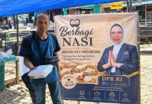 Aksi Sosial Anggota DPR RI Borong Makanan Pemilik Kios Pasar Baru