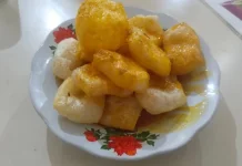 Nikmatnya Kerupuk Dorokdok di Siram Kuah Padang