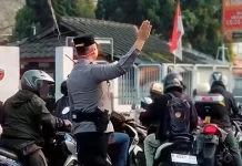 Tak Hanya di Balik Meja, Kapolresta Bandung Turun Langsung Layani Warga