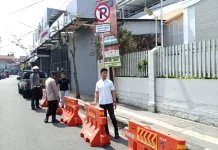 Polisi Tertibkan Parkir Liar di Area Stasiun Kereta Api