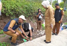 Jalan Desa Jatimanah Akses Mobilitas Petani Kopi
