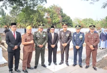 Ziarah HUT Ke-81 TNI di TMP Cidongkol, Kang Akur Tegaskan Sinergitas Pemda-TNI